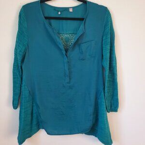 Anthropologie MIxed fabric 3/4 sleeve top in green,Size - S